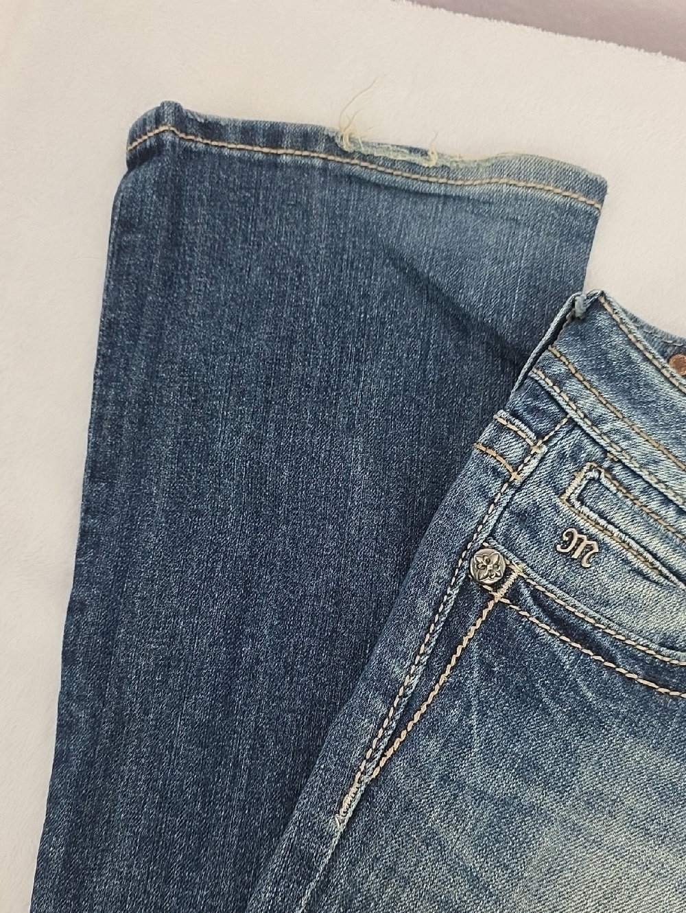 Miss Me Blue Denim Embroidered Bling Low Rise Bootcut Jeans Size 26 - Picture 3 of 11